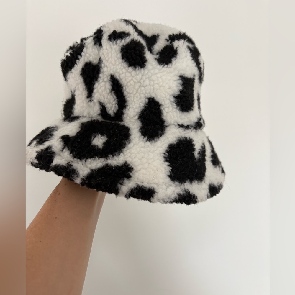 Black and white leopard print faux fur Y2K Sherpa bucket hat